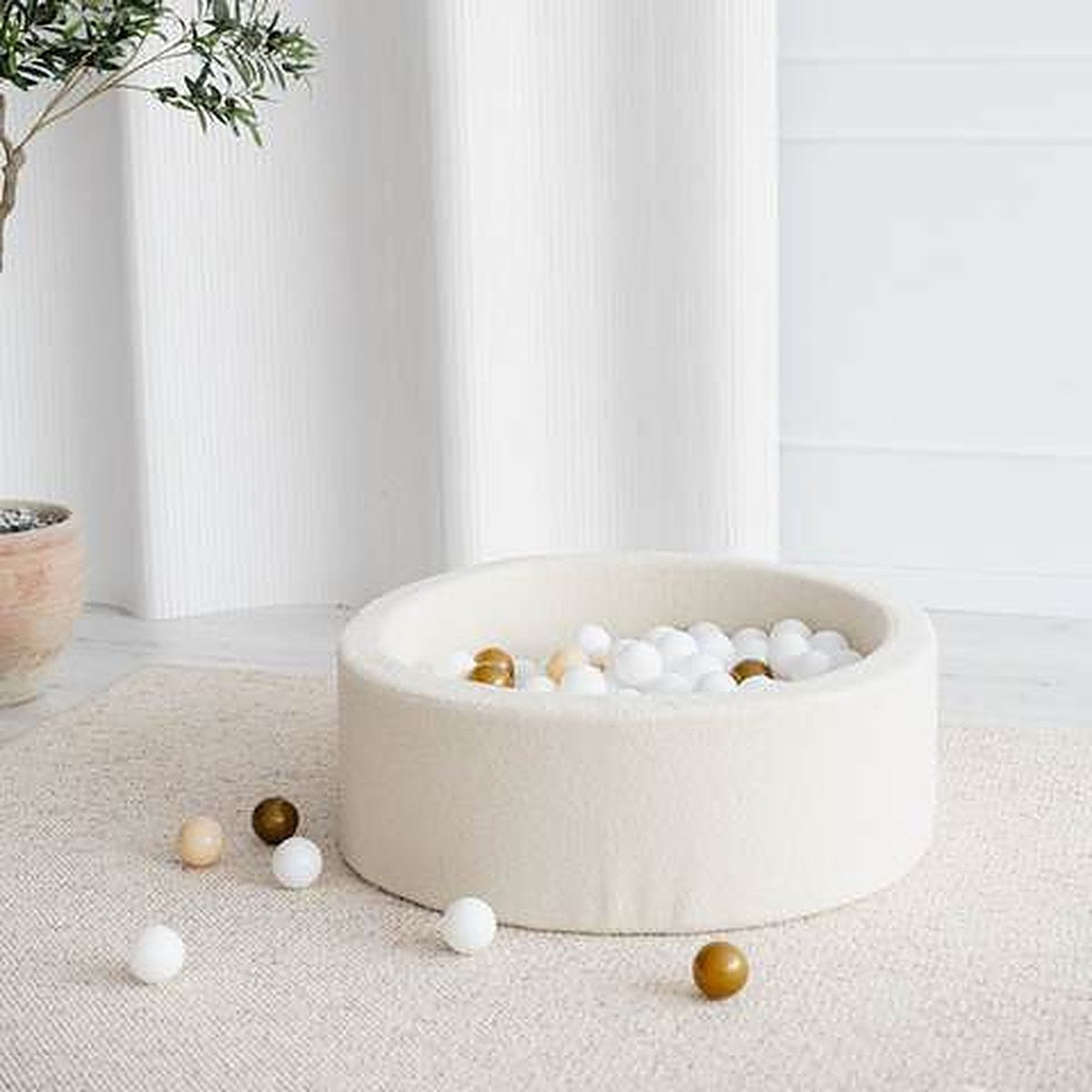 Bällebad aus Bouclé – Creme