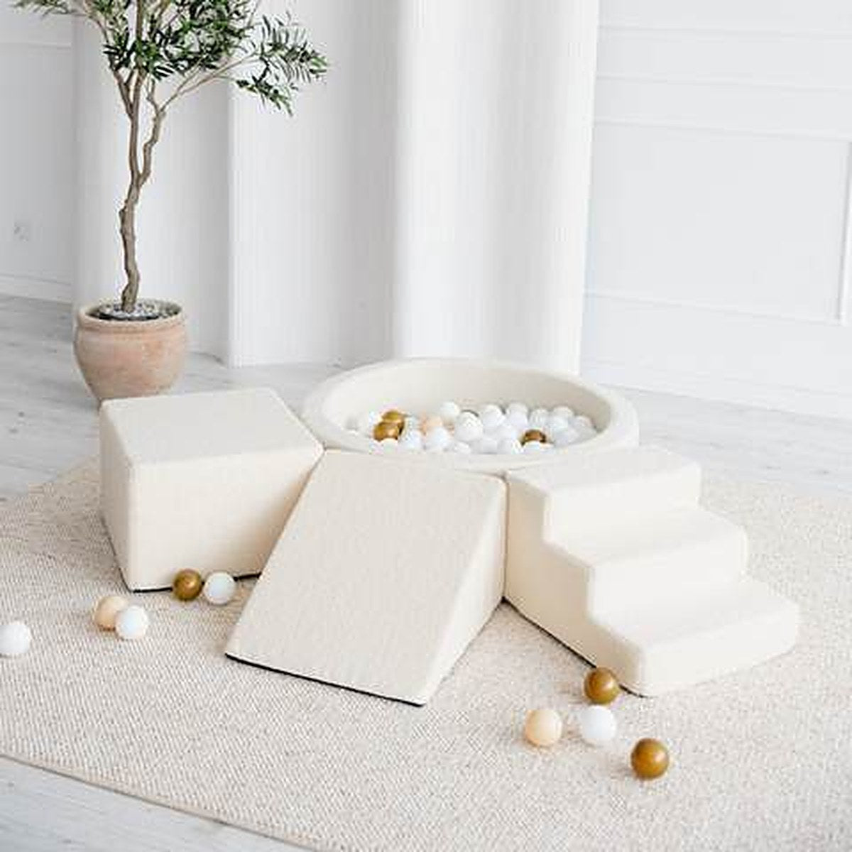 Spiellandschaft aus Bouclé – Creme